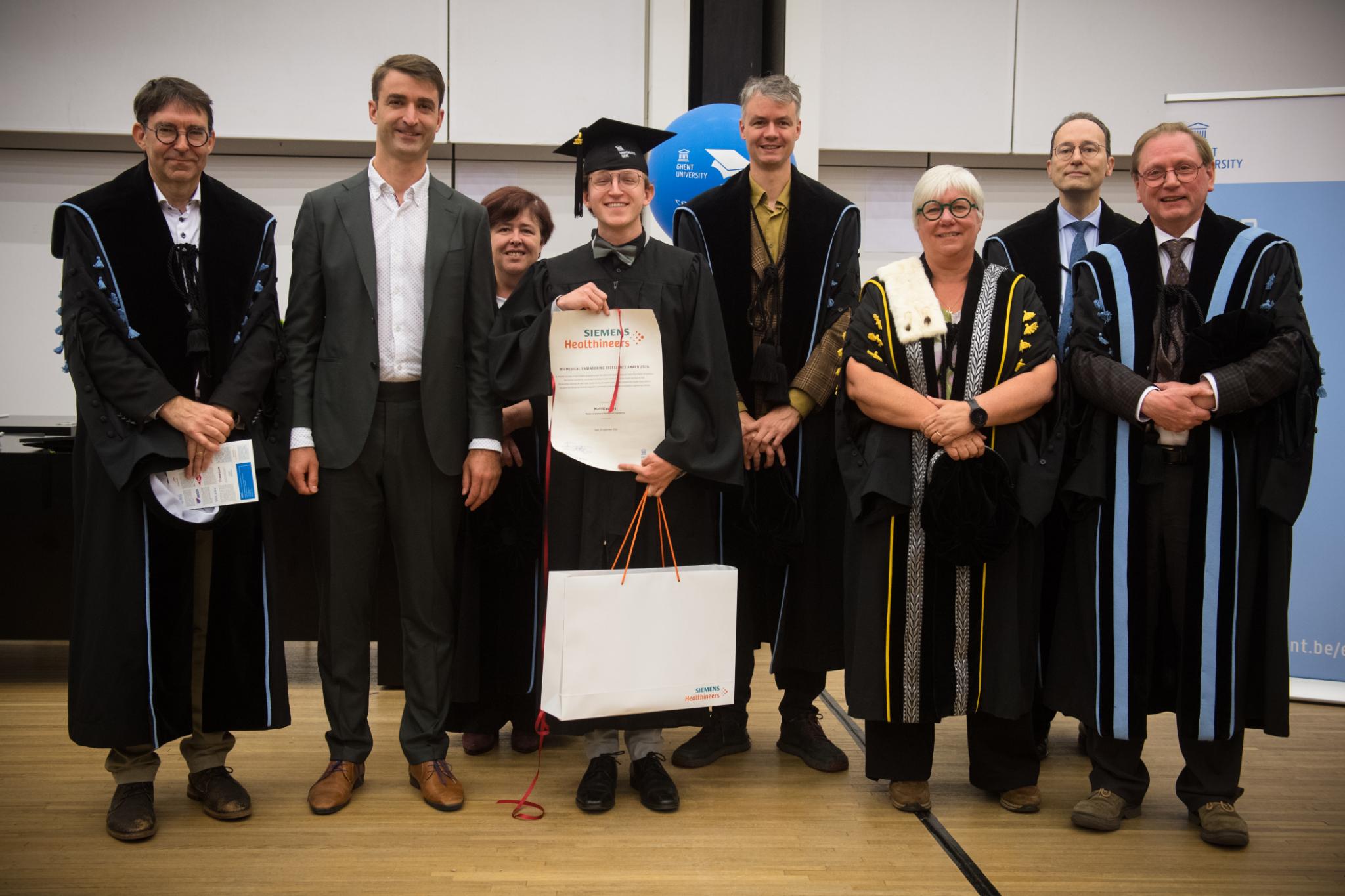 Matthias with his prize at the 2024 graduation ceremony.